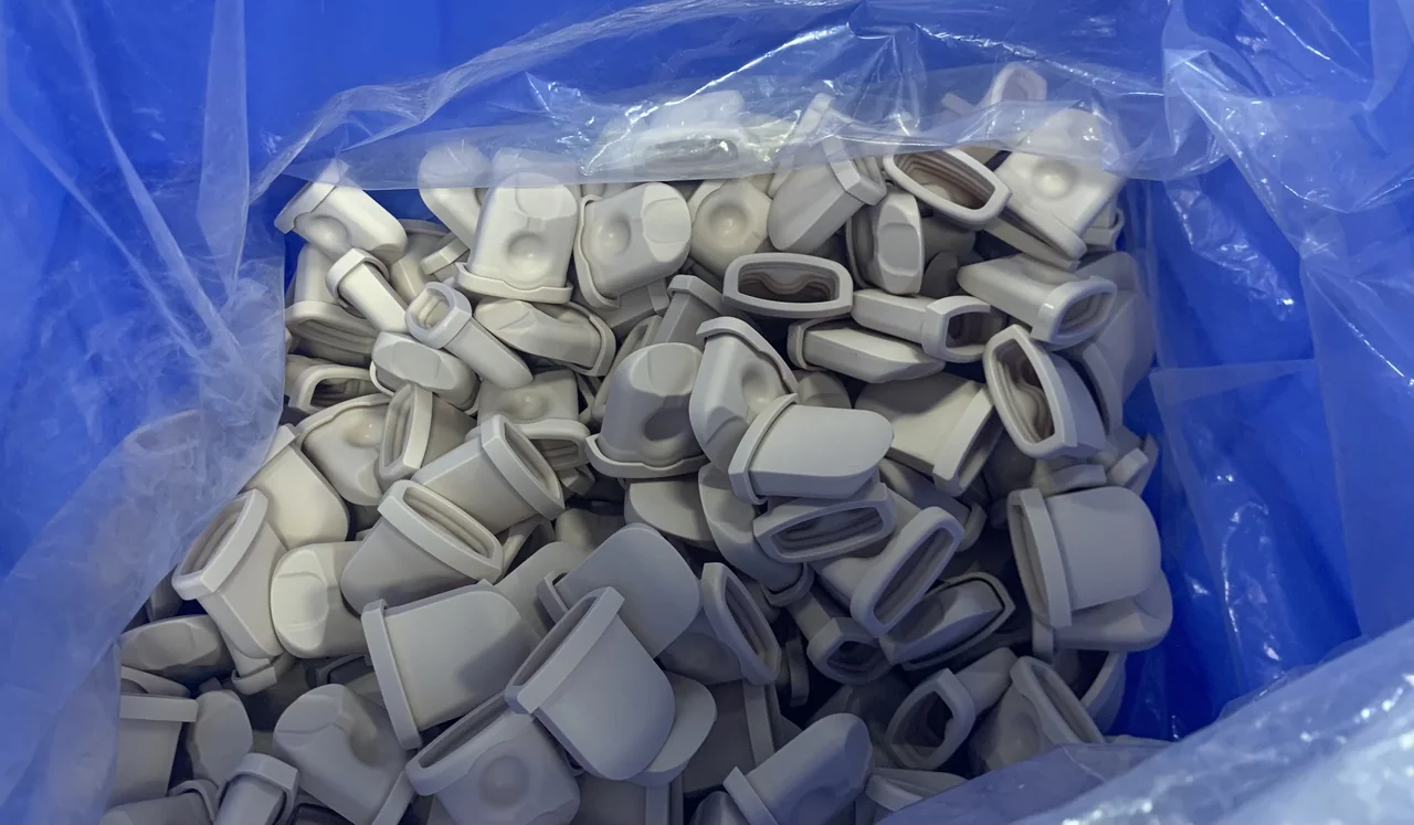 注塑件批量码放待检